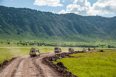 Jeeps rijden in de Ngorongoro-krater